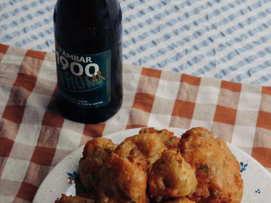 buñuelos de bacalao y cerveza